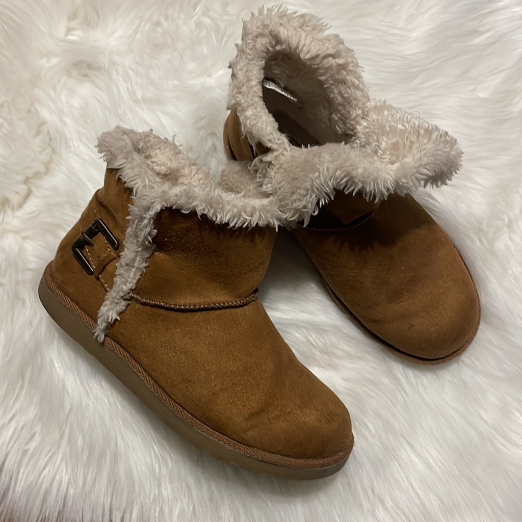 Cute Ugg Type Ankle Boots With Buckle Accent